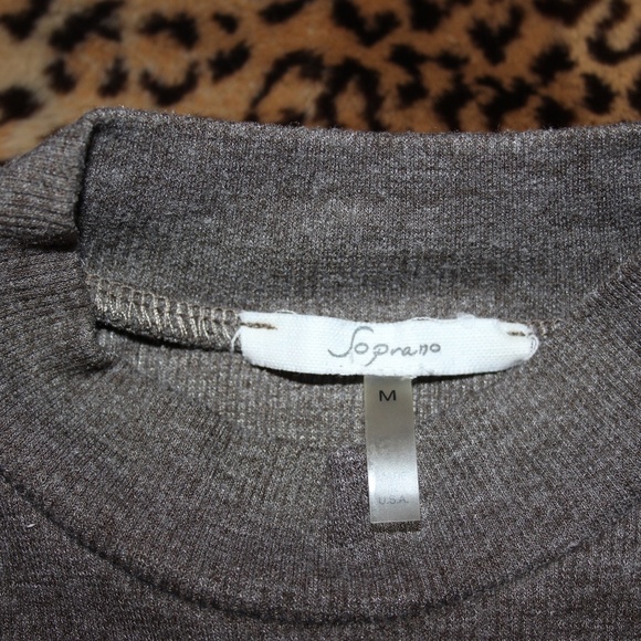 Soprano Tank Top Size Medium‎ Turtleneck Tank - Picture 3 of 3